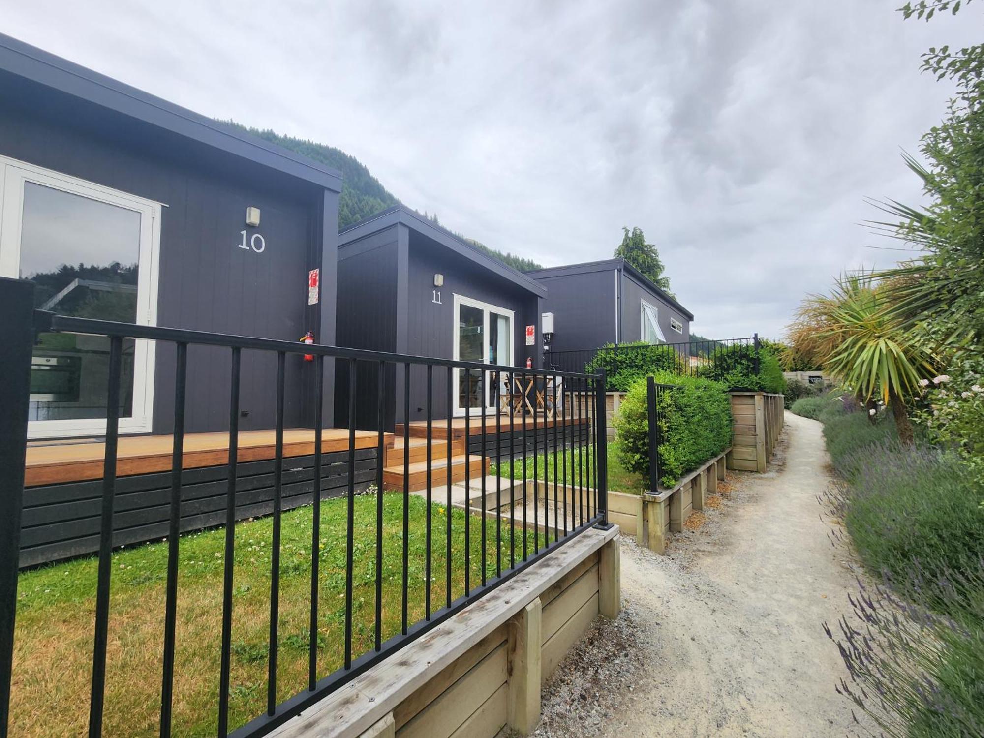Pinewood Queenstown Extérieur photo