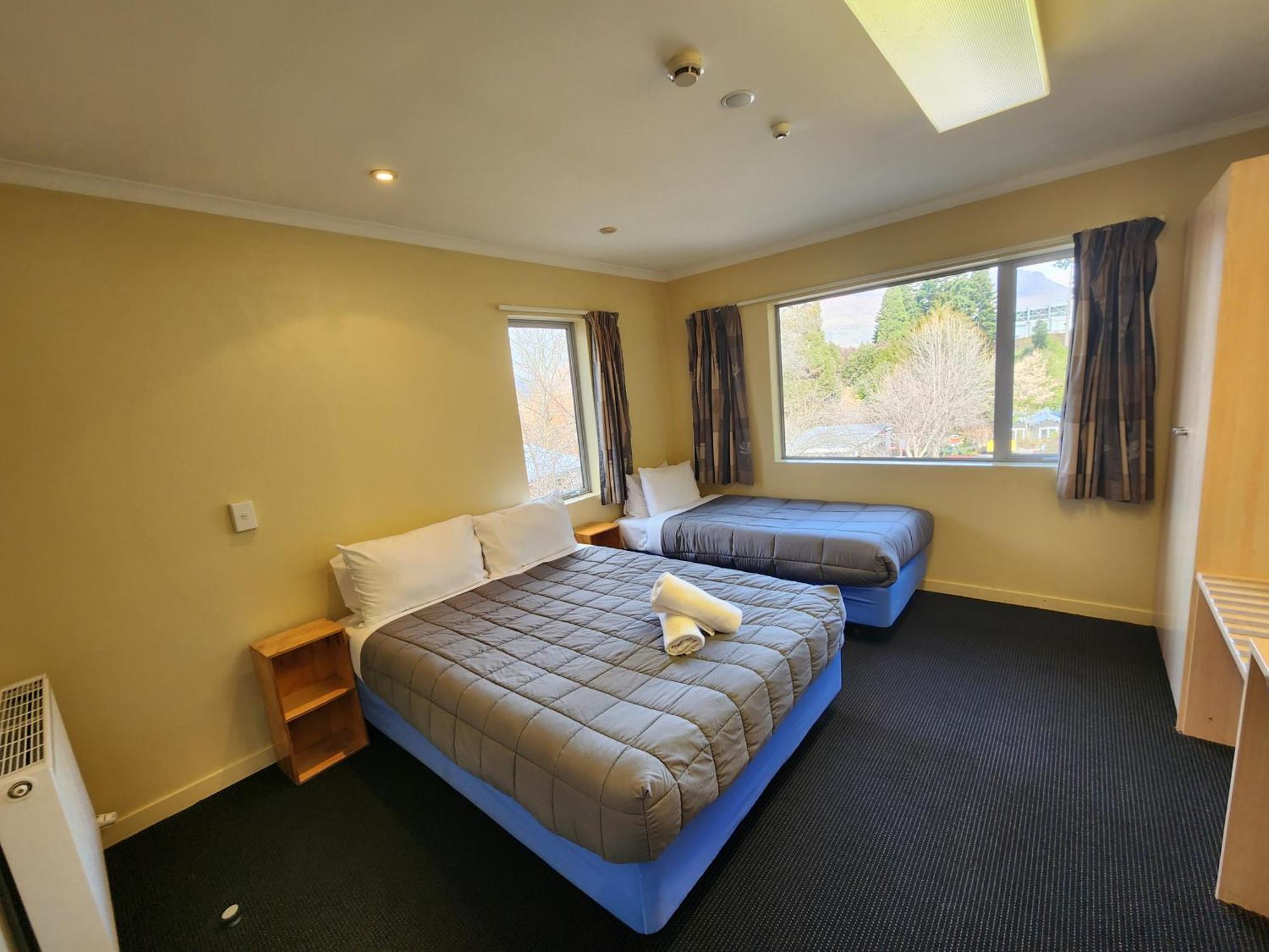 Pinewood Queenstown Extérieur photo