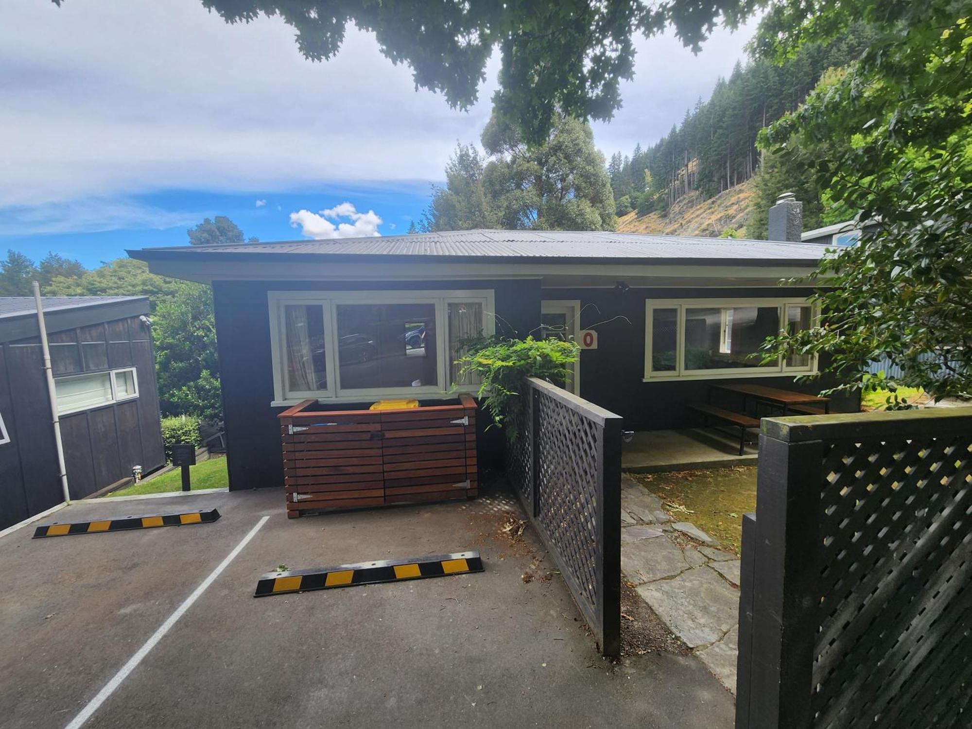 Pinewood Queenstown Extérieur photo