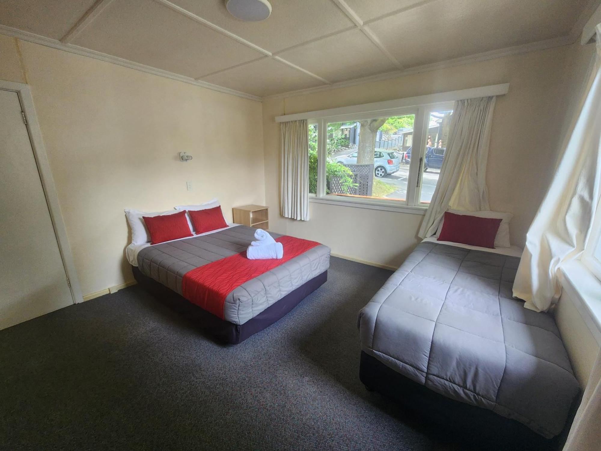 Pinewood Queenstown Extérieur photo