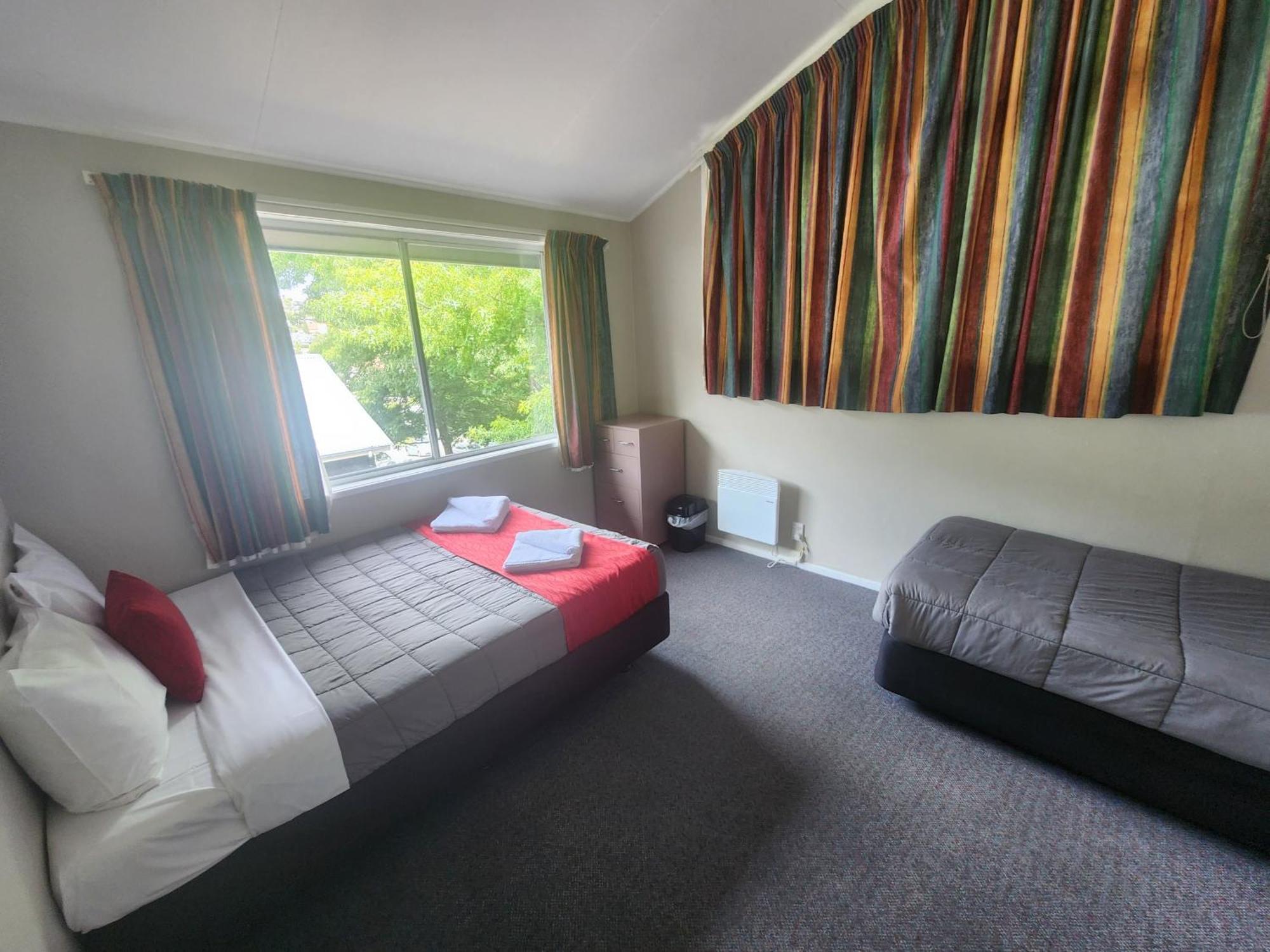 Pinewood Queenstown Extérieur photo