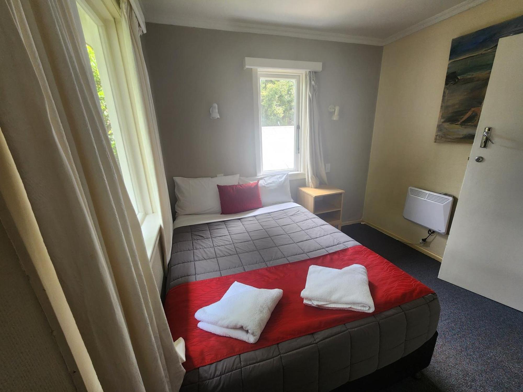 Pinewood Queenstown Extérieur photo