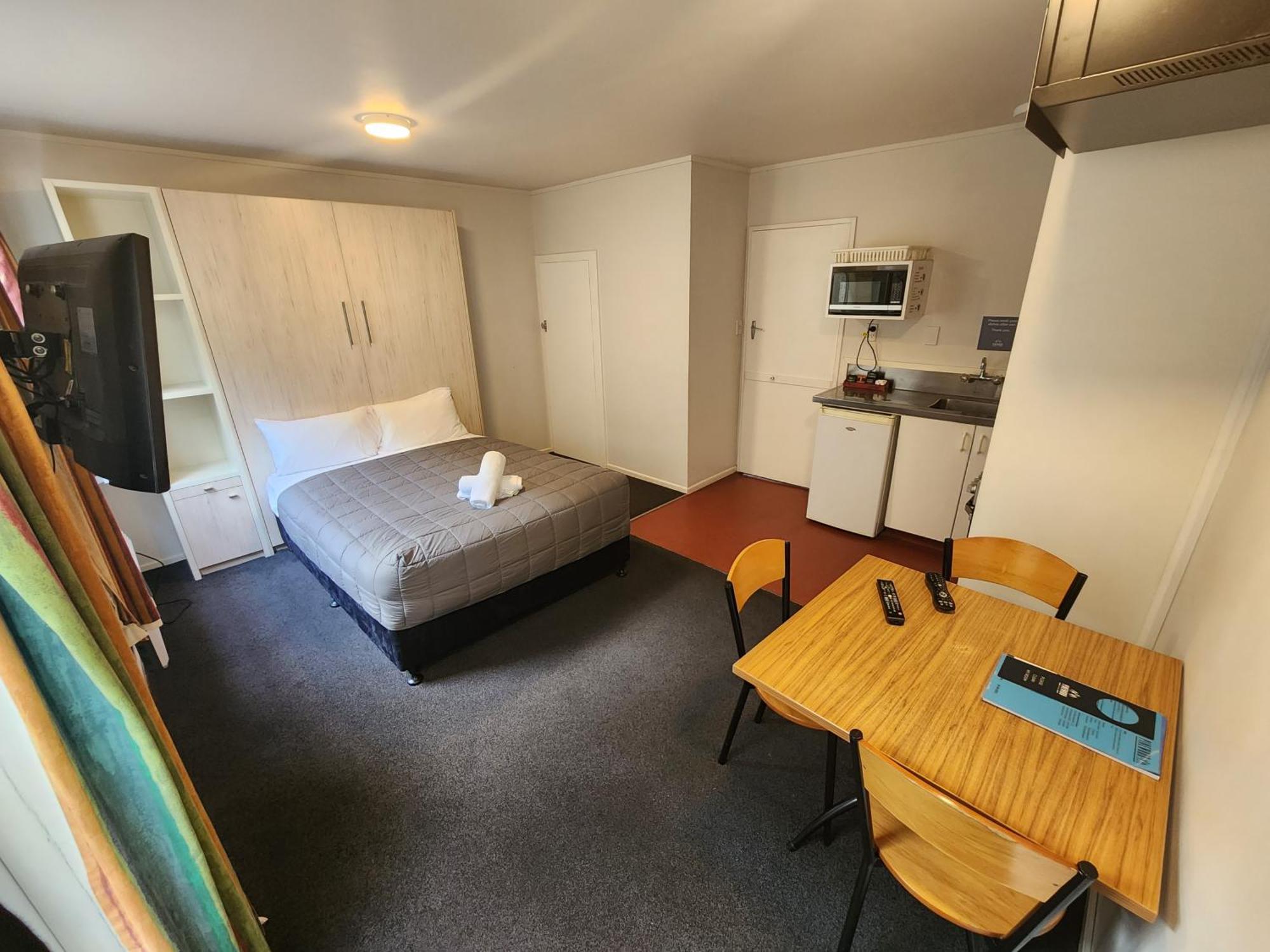 Pinewood Queenstown Extérieur photo