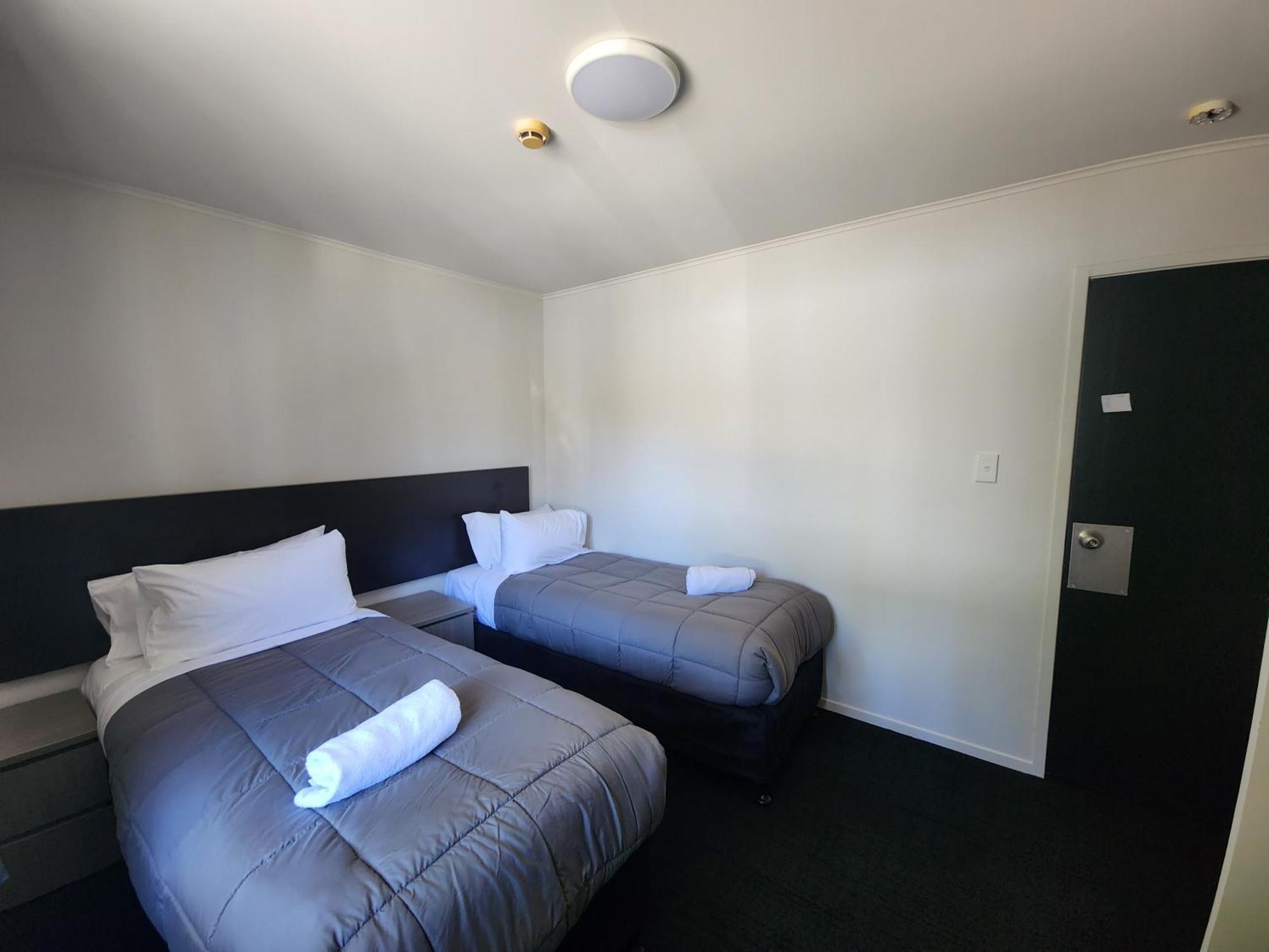 Pinewood Queenstown Extérieur photo