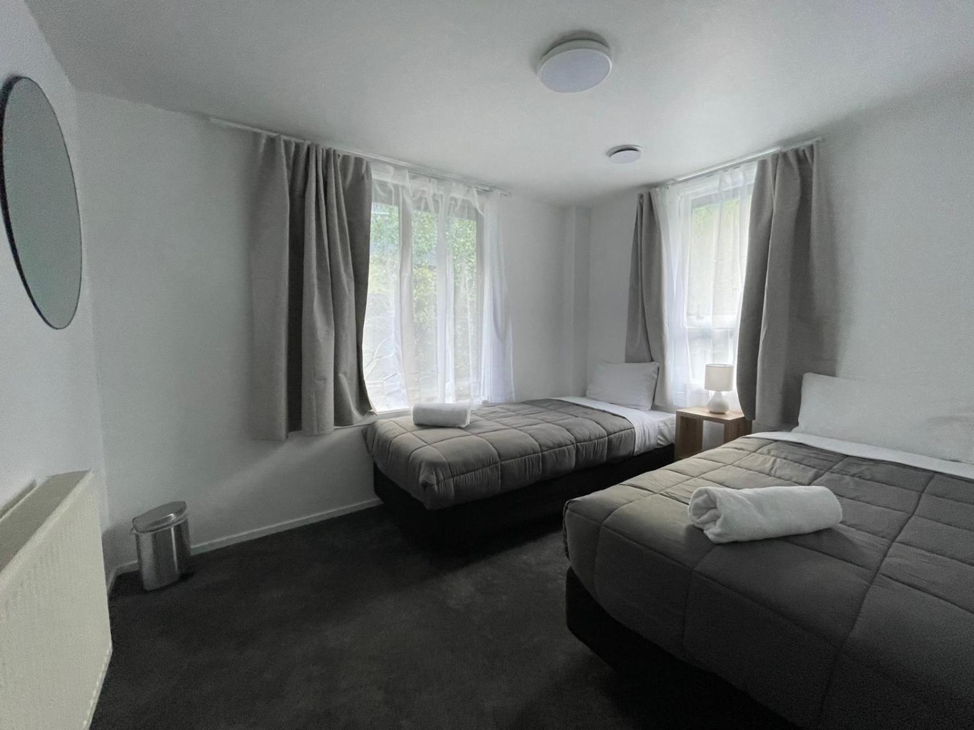 Pinewood Queenstown Extérieur photo